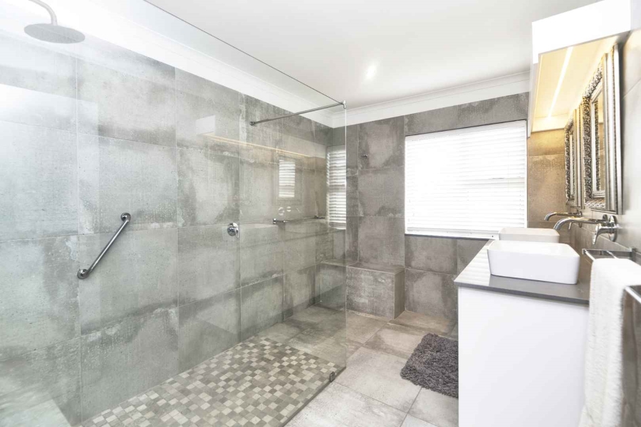 4 Bedroom Property for Sale in Voelklip Western Cape